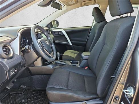 Used 2018 Toyota RAV4 LE FWD image 14