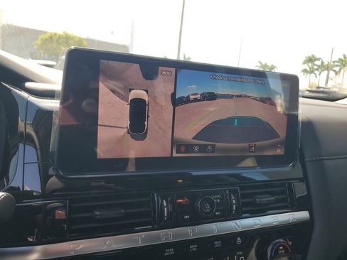 New 2026 Nissan Pathfinder SL image 17