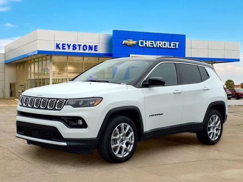 Used 2025 Jeep Compass Limited AWD/4WD image 3