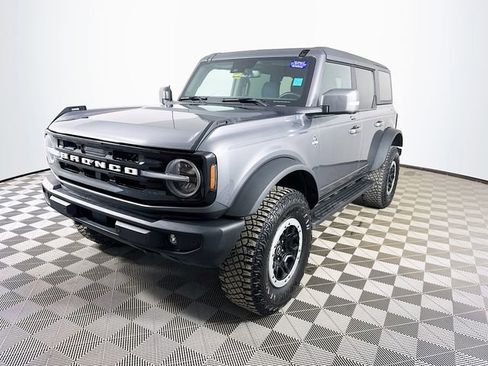 Used 2023 Ford Bronco Outer Banks w/ Sasquatch Package AWD/4WD image 3