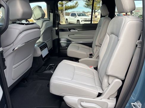New 2026 Jeep Grand Wagoneer Summit AWD/4WD image 48