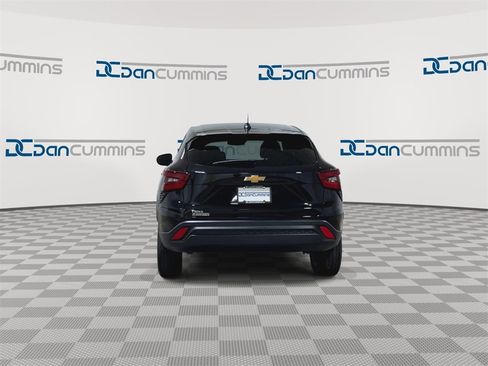 Used 2024 Chevrolet Trax LS w/ LS Convenience Package image 7