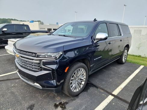 Used 2023 Chevrolet Suburban Premier AWD/4WD image 1