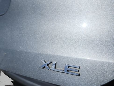 Used 2021 Toyota Highlander XLE FWD image 37