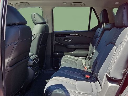 New 2025 Honda Pilot Touring image 7