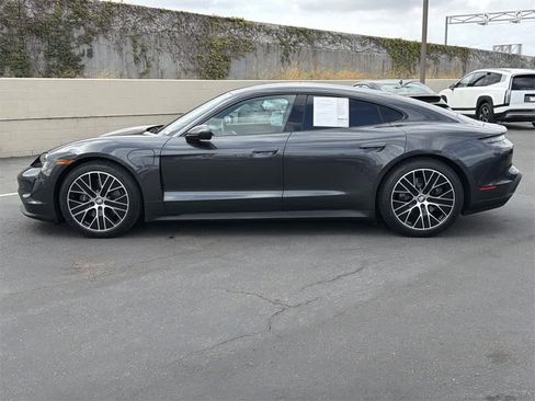 Used 2022 Porsche Taycan image 7