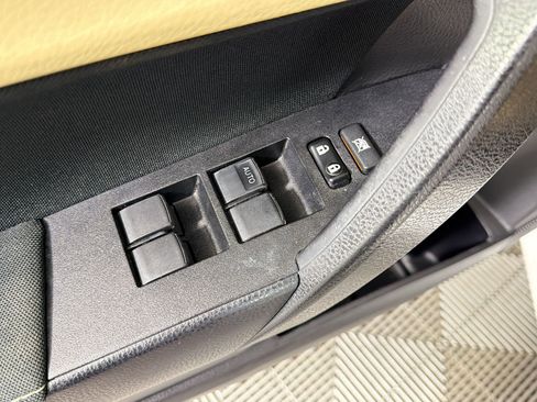 Used 2018 Toyota Corolla LE w/ LE Premium Package w/Moonroof FWD image 19