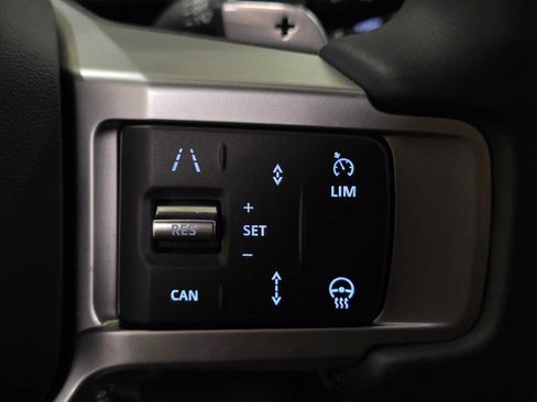 Used 2025 Land Rover Discovery S AWD/4WD image 34