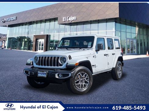 Used 2025 Jeep Wrangler Unlimited Sahara AWD/4WD image 1