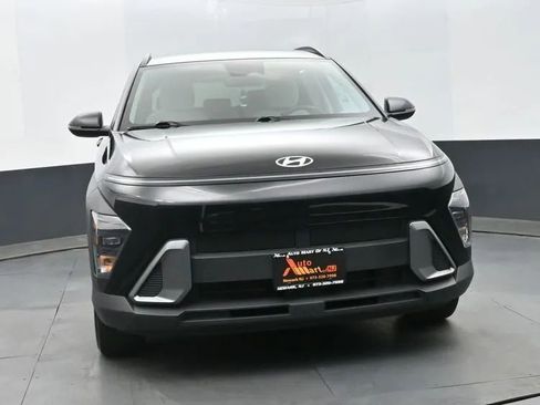 Used 2024 Hyundai Kona SEL FWD image 3