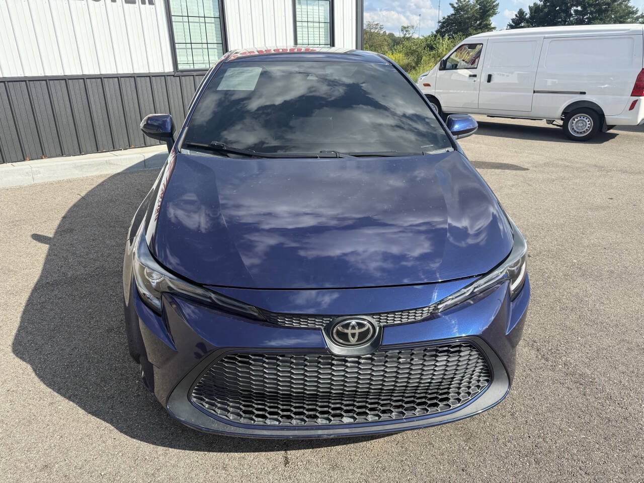 Used 2021 Toyota Corolla LE FWD image 3