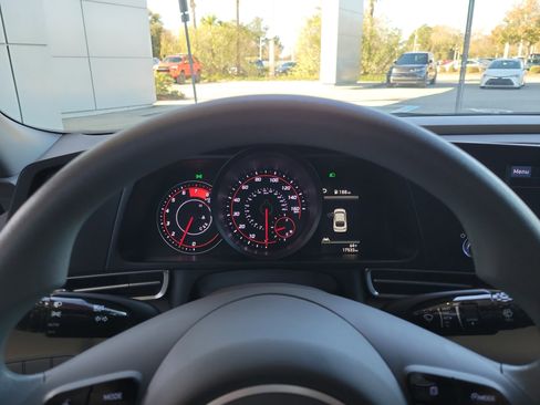 Used 2023 Hyundai Elantra SEL w/ Preferred Accessory Package image 19