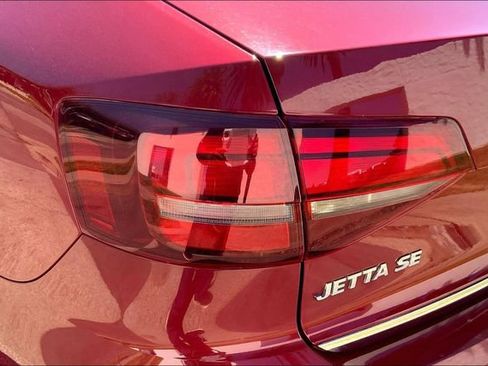Used 2017 Volkswagen Jetta SE FWD image 29