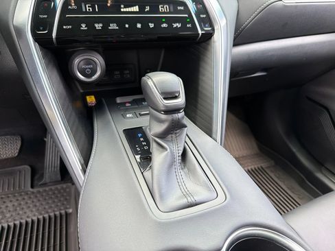 Used 2024 Toyota Venza Nightshade AWD/4WD image 14