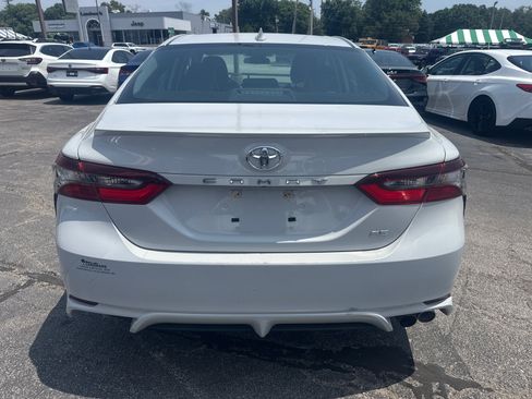 Used 2024 Toyota Camry SE FWD image 4