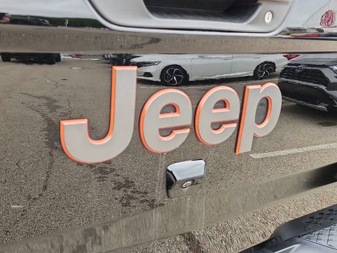 Used 2022 Jeep Gladiator Mojave w/ LED Lighting Group AWD/4WD image 30