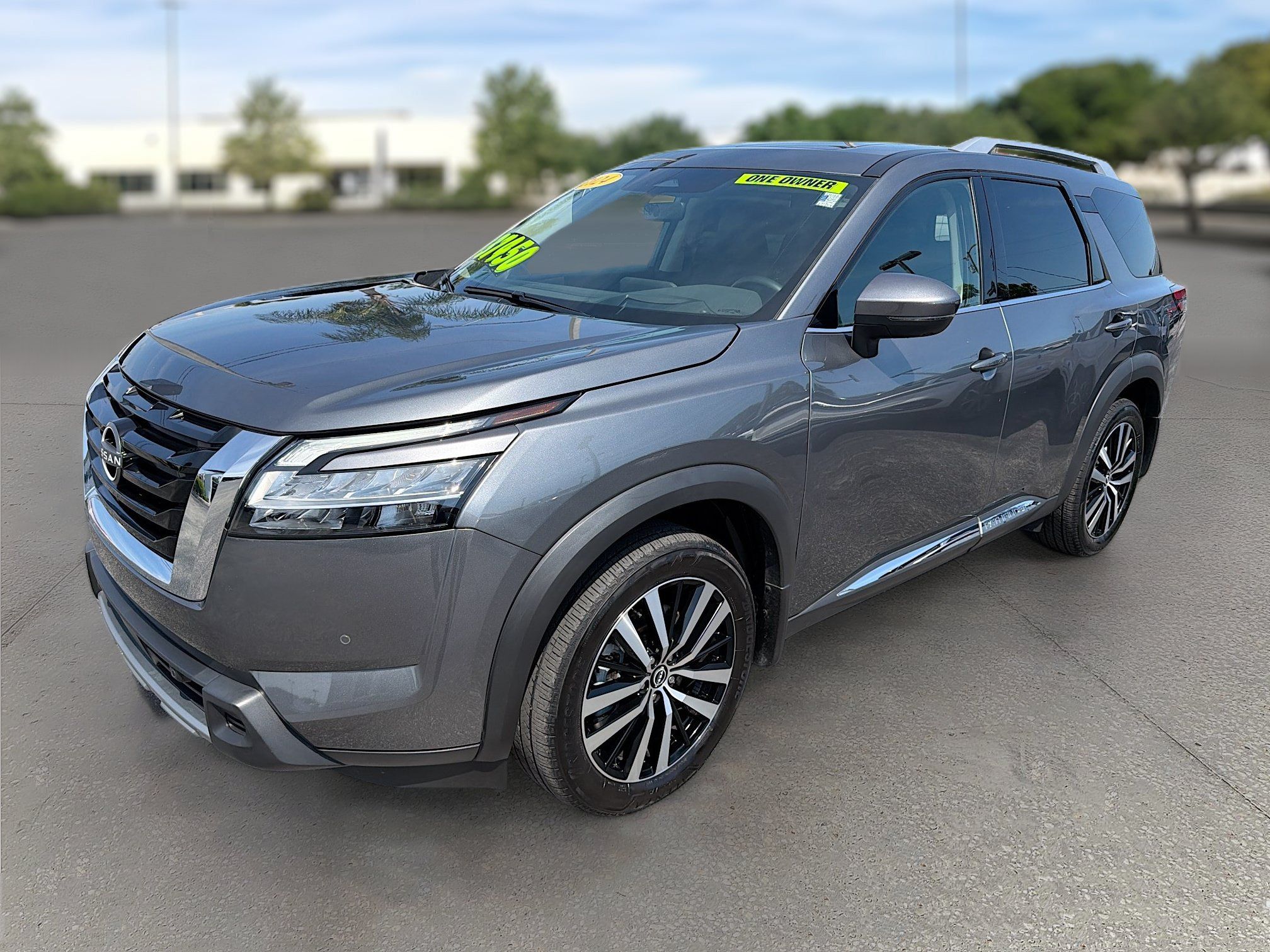 Used 2024 Nissan Pathfinder Platinum w/ Cargo Package FWD image 3
