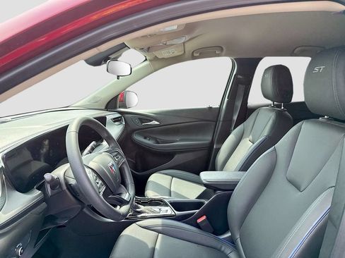 Used 2025 Buick Encore GX Sport Touring FWD image 10