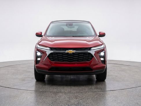 Used 2025 Chevrolet TrailBlazer LT FWD image 2