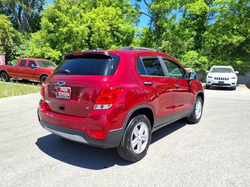 Used 2020 Chevrolet Trax LT w/ LT Convenience Package AWD/4WD image 8