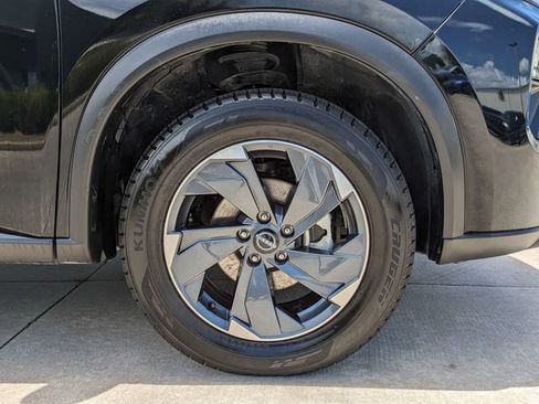 Used 2025 Nissan Rogue SV FWD image 11