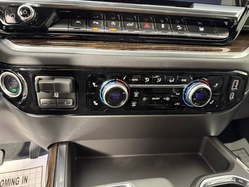 Used 2025 GMC Sierra 1500 Elevation w/ Preferred Package image 22