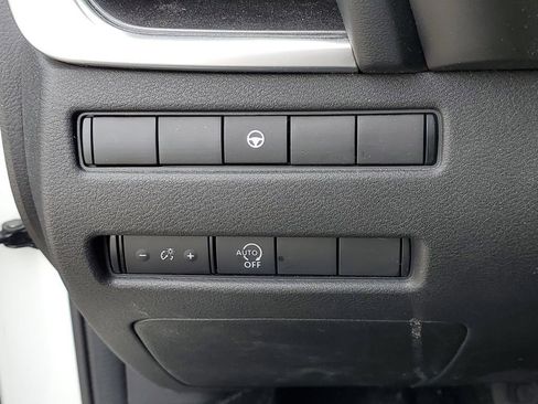 Used 2023 Nissan Rogue SV AWD/4WD image 19