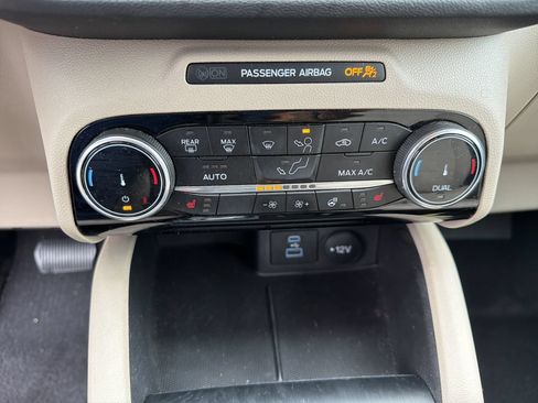 Used 2022 Ford Escape SE w/ Convenience Package FWD image 4