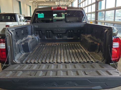 Used 2024 GMC Canyon AT4 w/ AT4 Premium Package AWD/4WD image 9