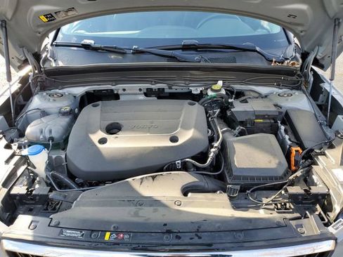 Used 2025 Volvo XC40 B5 Core image 29