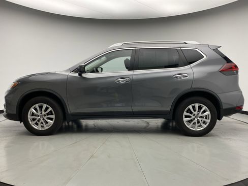 Used 2020 Nissan Rogue SV image 2