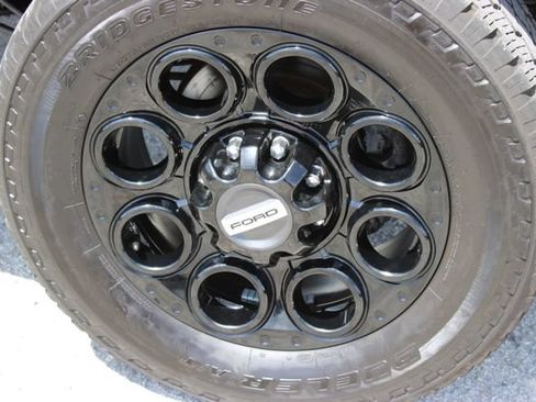 Used 2022 Ford F350 Platinum w/ Tremor Off-Road Package AWD/4WD image 33