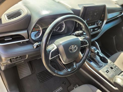 Used 2023 Toyota Highlander LE image 24