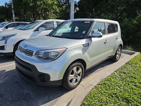 Used 2018 Kia Soul FWD image 2