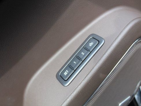 Used 2015 GMC Yukon Denali w/ Premium Package image 38