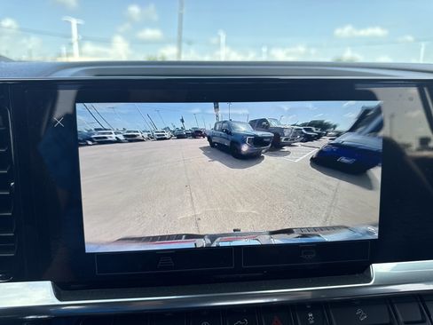 Used 2025 GMC Sierra 1500 SLT AWD/4WD image 17