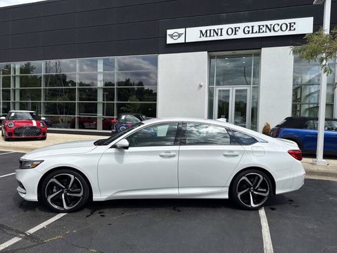 Used 2018 Honda Accord Sport image 2
