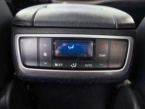 Used 2017 Toyota Highlander XLE image 31