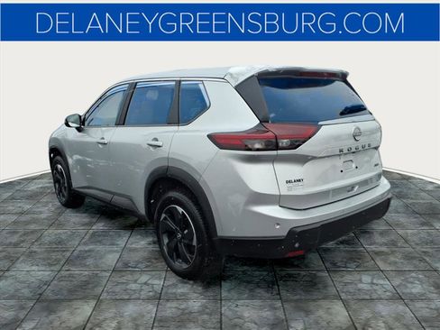 Used 2025 Nissan Rogue SV image 5