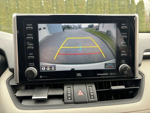 Used 2020 Toyota RAV4 Limited image 27