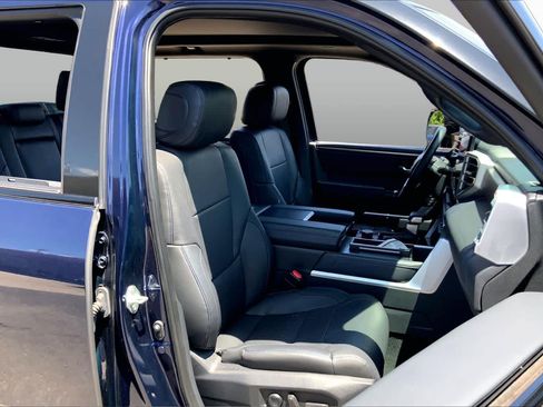 Used 2022 Toyota Tundra Platinum w/ Advanced Package AWD/4WD image 9