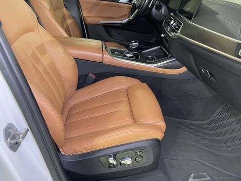 Used 2022 BMW X7 xDrive40i w/ M Sport Package AWD/4WD image 24