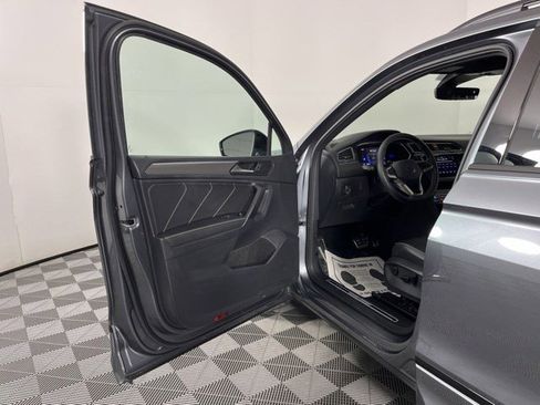 Used 2023 Volkswagen Tiguan SE R-Line FWD image 14