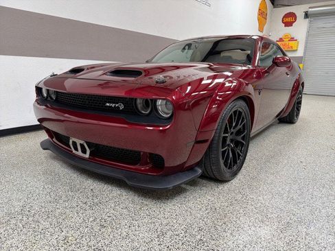 Used 2018 Dodge Challenger SRT Hellcat image 3