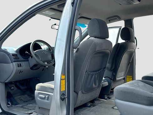 Used 2008 Toyota Sienna CE FWD image 5