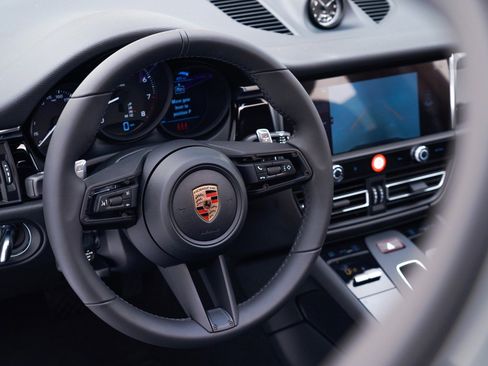 Certified 2026 Porsche Macan AWD/4WD image 21
