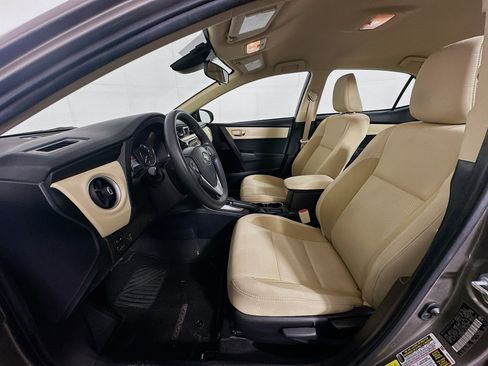 Used 2018 Toyota Corolla LE FWD image 13