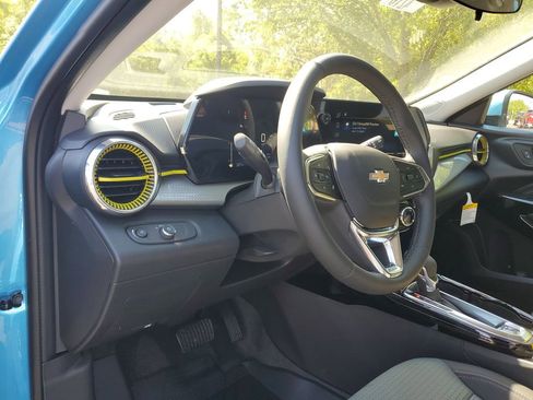 New 2026 Chevrolet Trax LT w/ LT Convenience Package FWD image 15