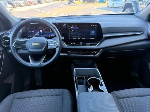 Used 2025 Chevrolet Equinox LT image 17