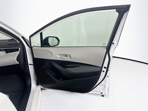Used 2025 Toyota Corolla LE FWD image 30